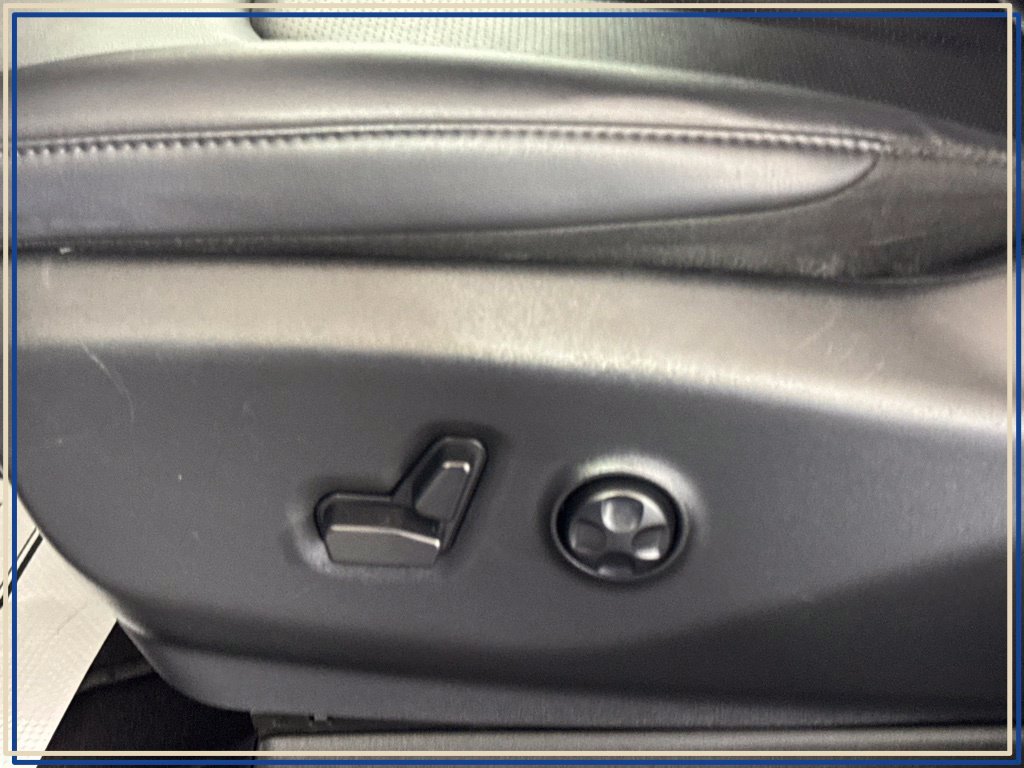 Certified 2025 Chrysler Pacifica Select FWD image 28