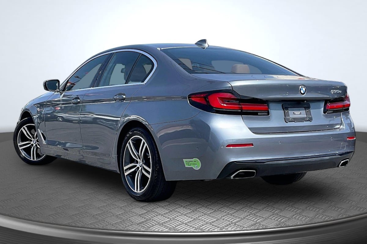 Used 2021 BMW 530e w/ Parking Assistance Package RWD image 2