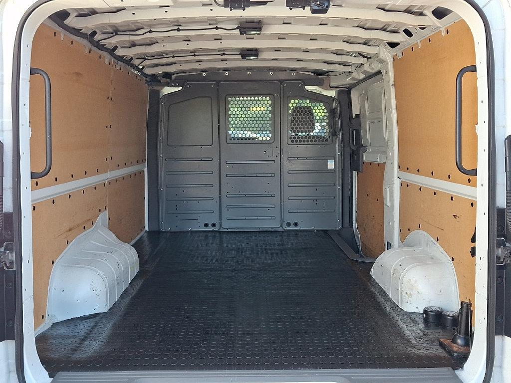 Used 2018 Nissan NV 2500 SV RWD image 29
