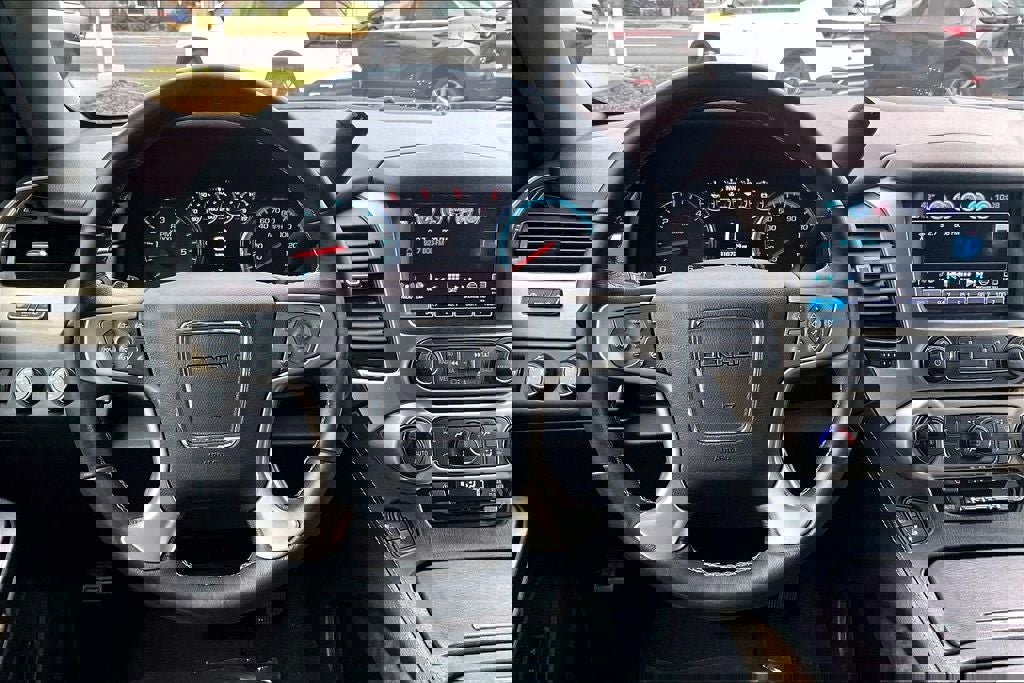 Used 2018 GMC Yukon Denali w/ Open Road Package image 4