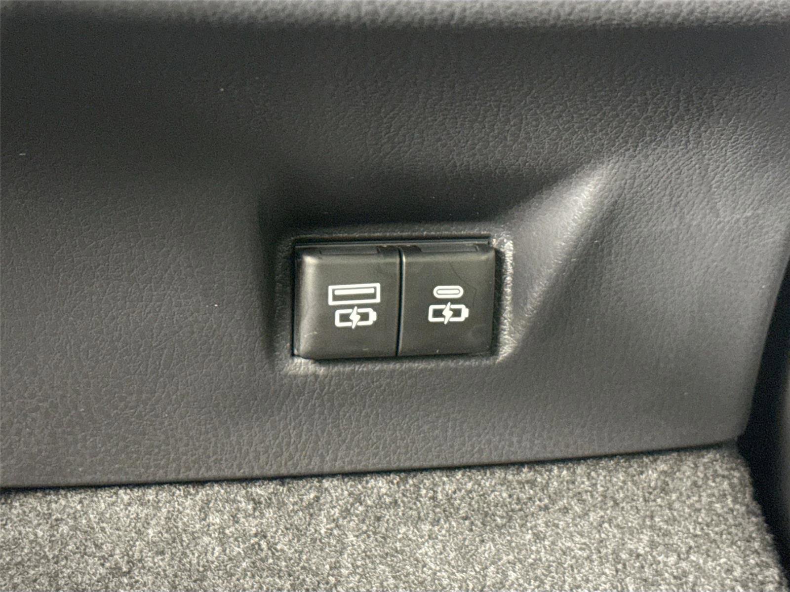 Used 2026 Toyota Camry SE w/ Multimedia Upgrade Package FWD image 38