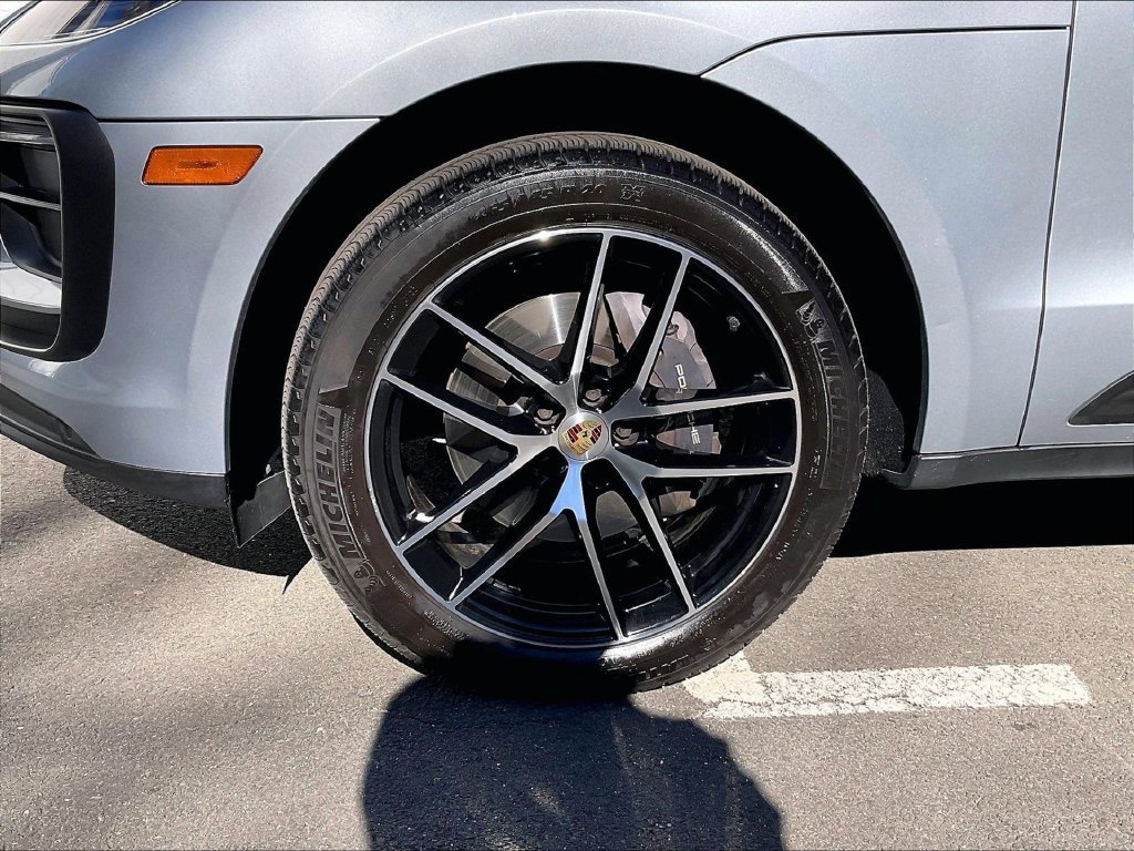 Certified 2023 Porsche Macan AWD/4WD image 14