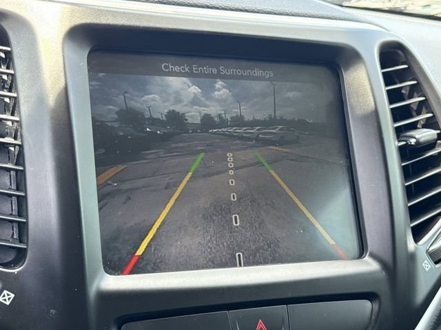 Used 2018 Jeep Cherokee Latitude Plus w/ Cold Weather Group image 28