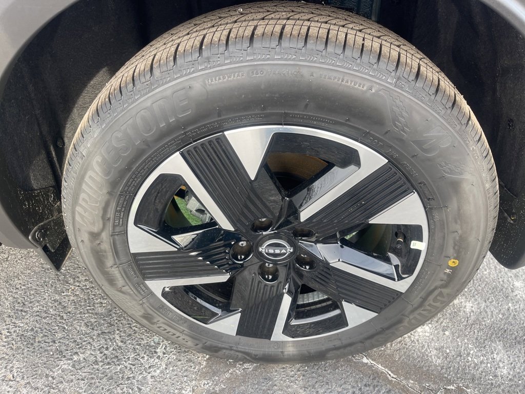 Certified 2025 Nissan Kicks SV w/ SV Premium Package AWD/4WD image 26