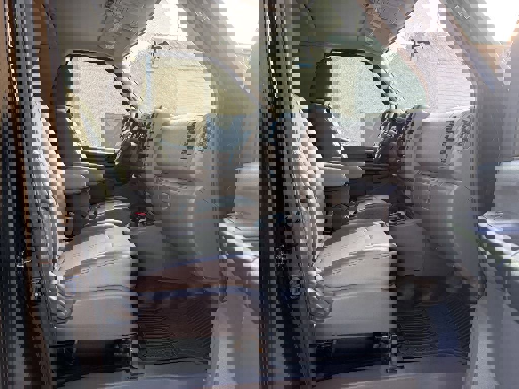 Used 2018 Nissan NV 3500 S image 24