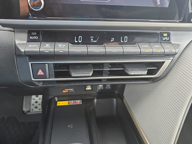 Used 2026 Toyota Camry SE w/ Convenience Package image 24