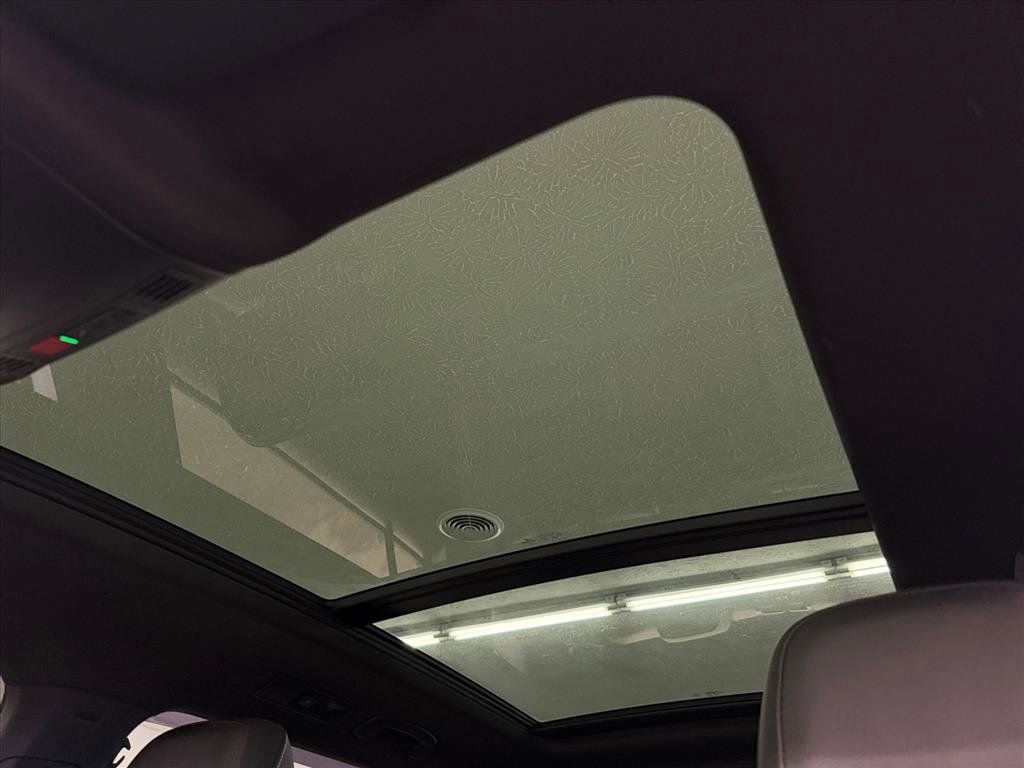 Used 2021 Volkswagen Tiguan SE R-Line w/ 3rd Row Seat Package image 28