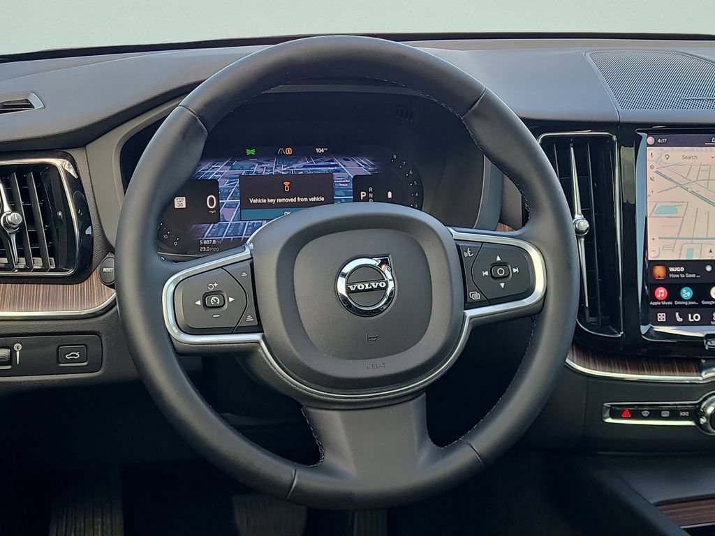 Used 2022 Volvo XC60 B5 Momentum w/ Advanced Package FWD image 12