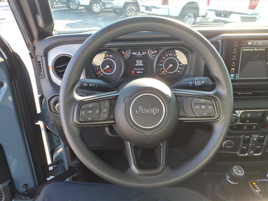 Used 2024 Jeep Gladiator Sport image 16