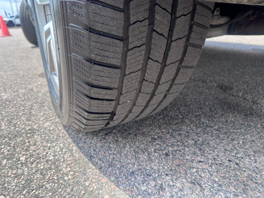 Used 2019 BMW X6 xDrive50i w/ M Sport Package AWD/4WD image 51