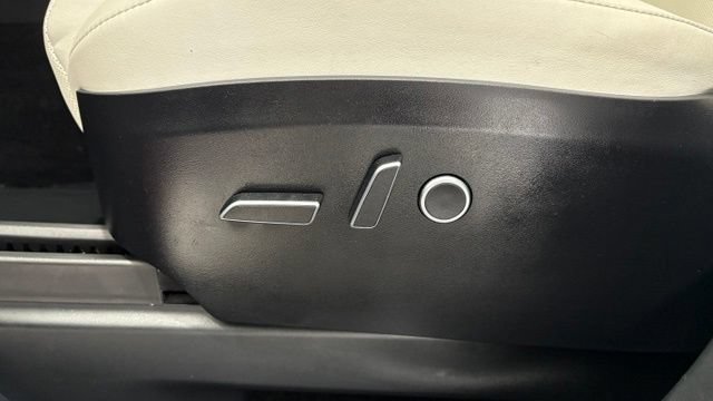Used 2023 Tesla Model X AWD/4WD image 15