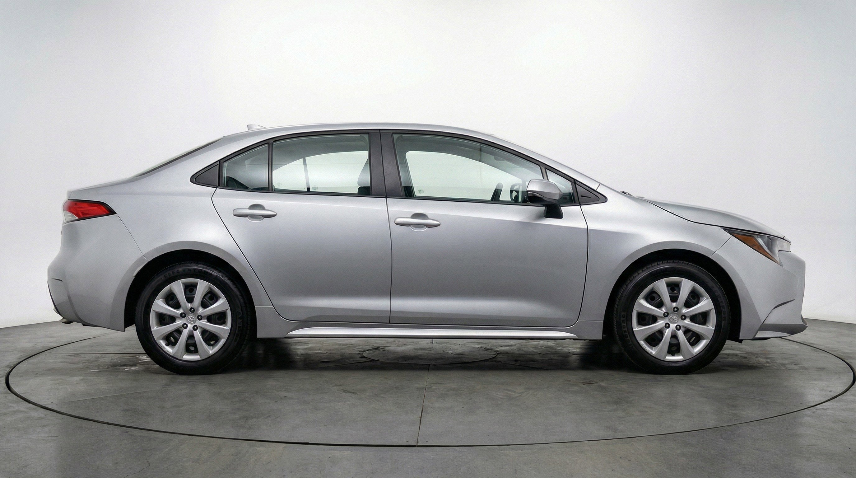 Used 2025 Toyota Corolla LE image 11