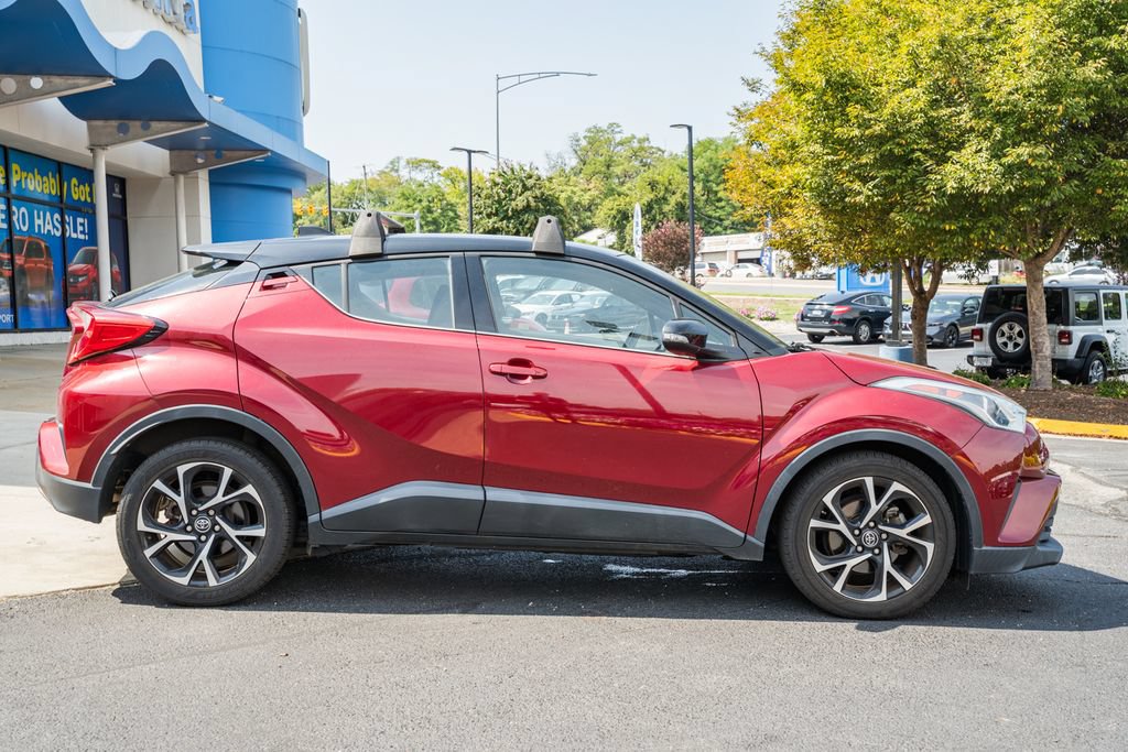 Used 2019 Toyota C-HR Limited FWD image 3