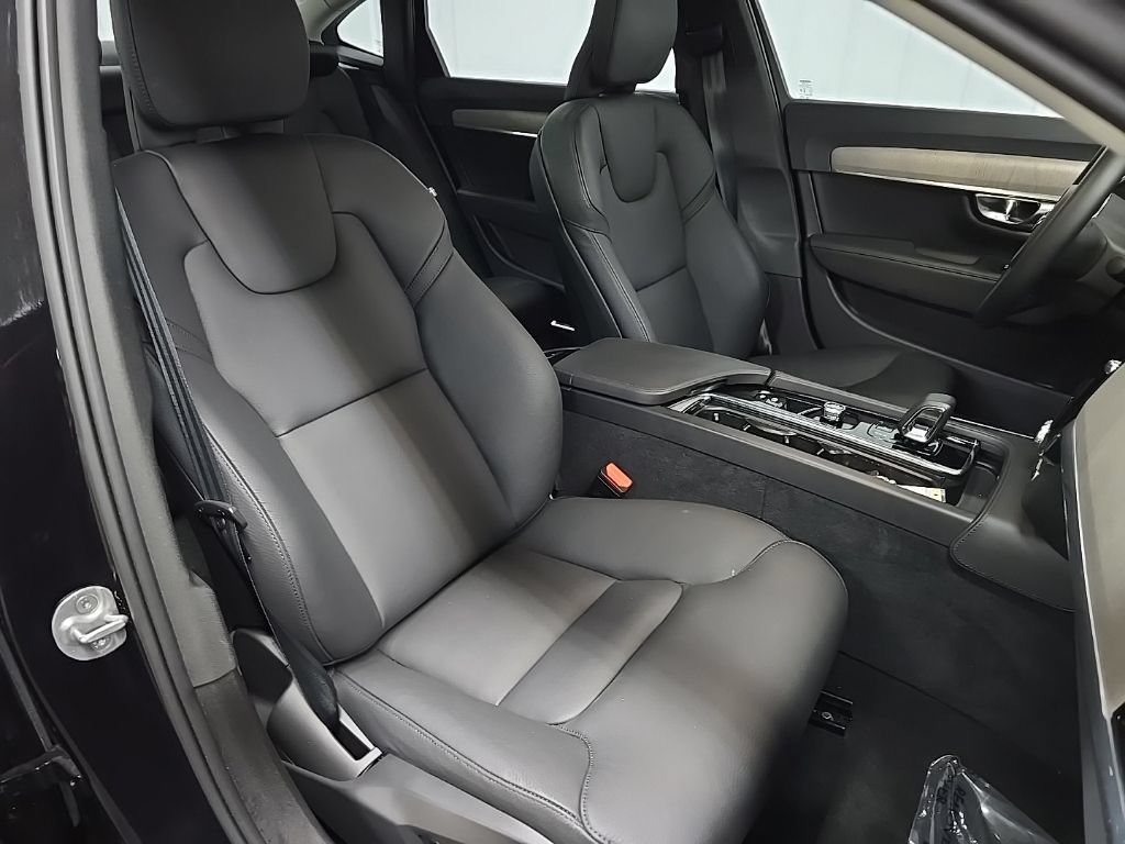 Used 2025 Volvo S90 B6 Plus AWD/4WD image 15