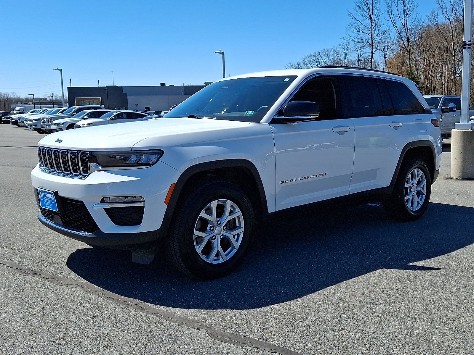 Used 2023 Jeep Grand Cherokee Limited AWD/4WD image 3