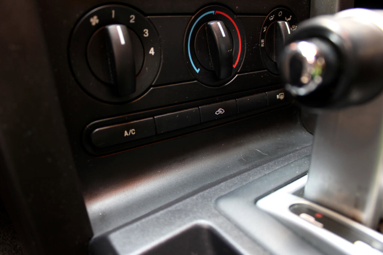 Used 2005 Ford Mustang GT image 39