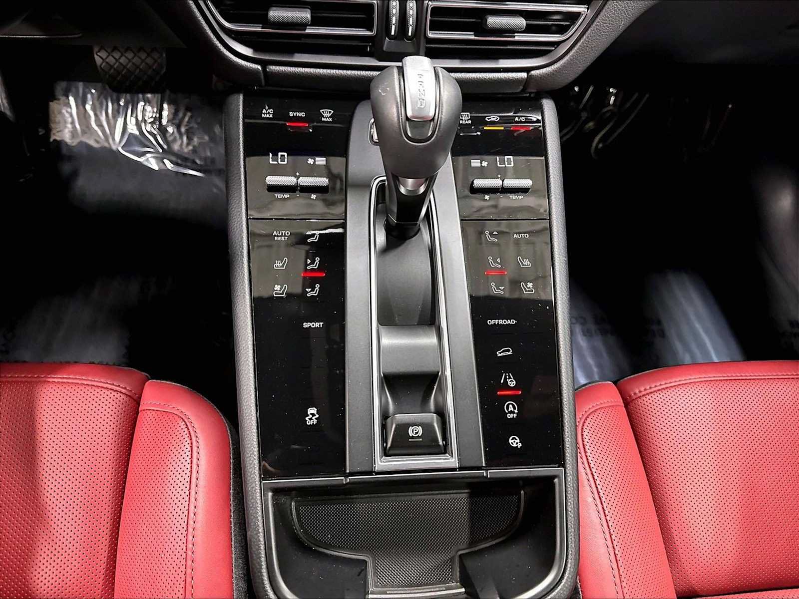 Used 2026 Porsche Macan AWD/4WD image 40