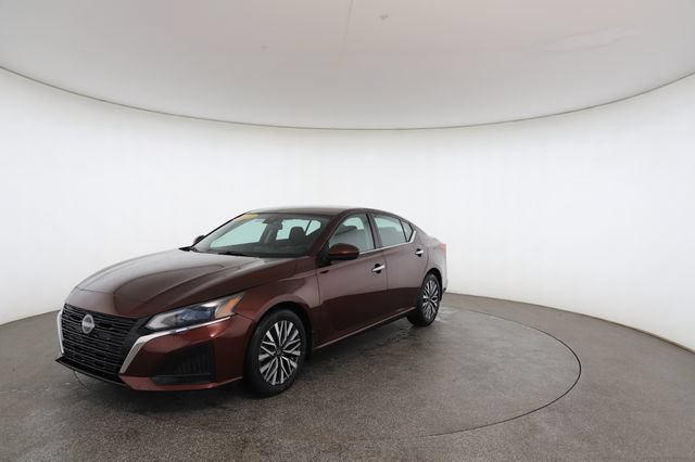 Used 2023 Nissan Altima 2.5 SV FWD image 2