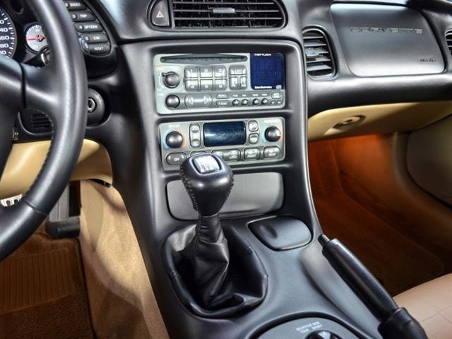 Used 2004 Chevrolet Corvette Coupe w/ Preferred Equipment Group image 13