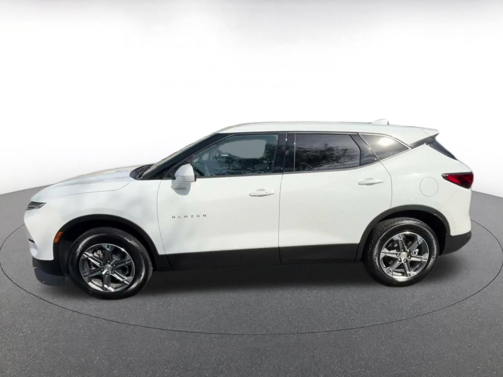 Used 2026 Chevrolet Blazer LT FWD image 9