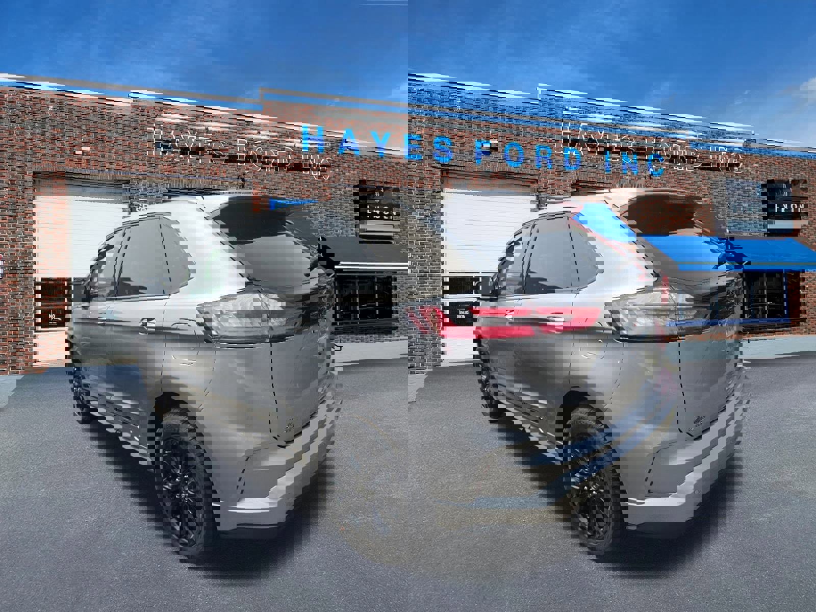 New 2024 Ford Edge SE w/ Black Appearance Package image 4