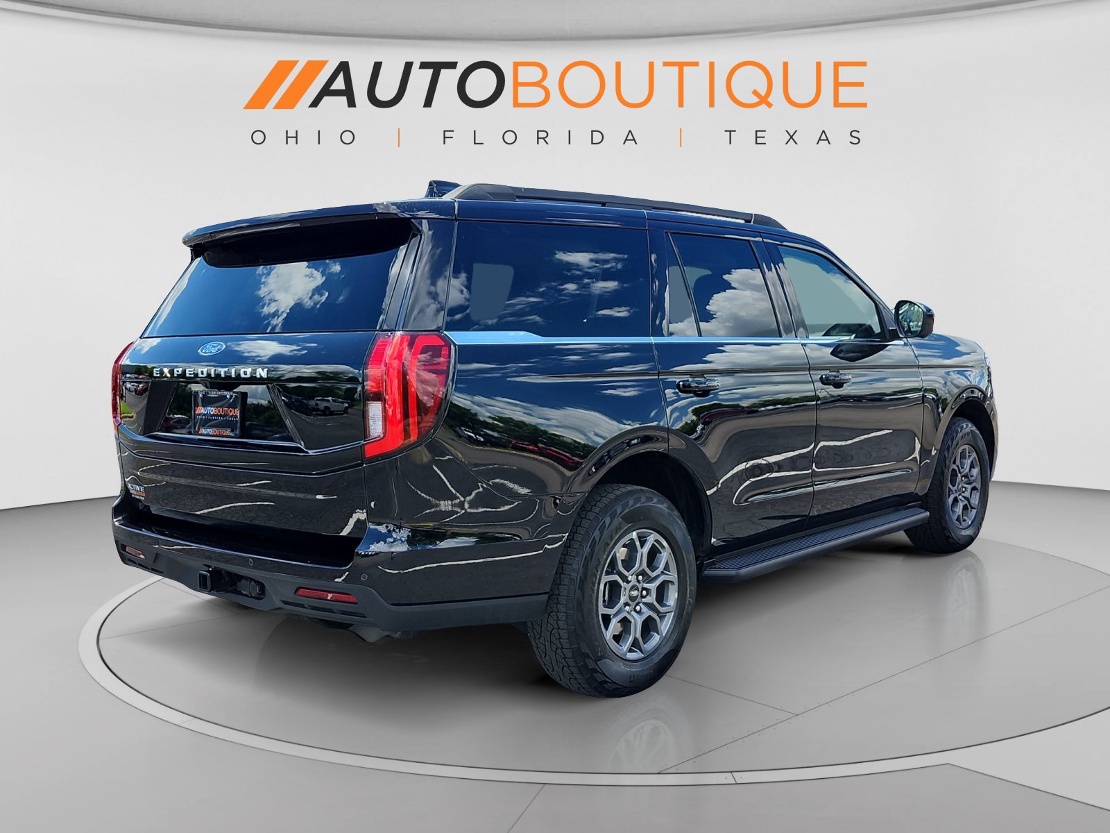 Used 2025 Ford Expedition Active RWD image 6