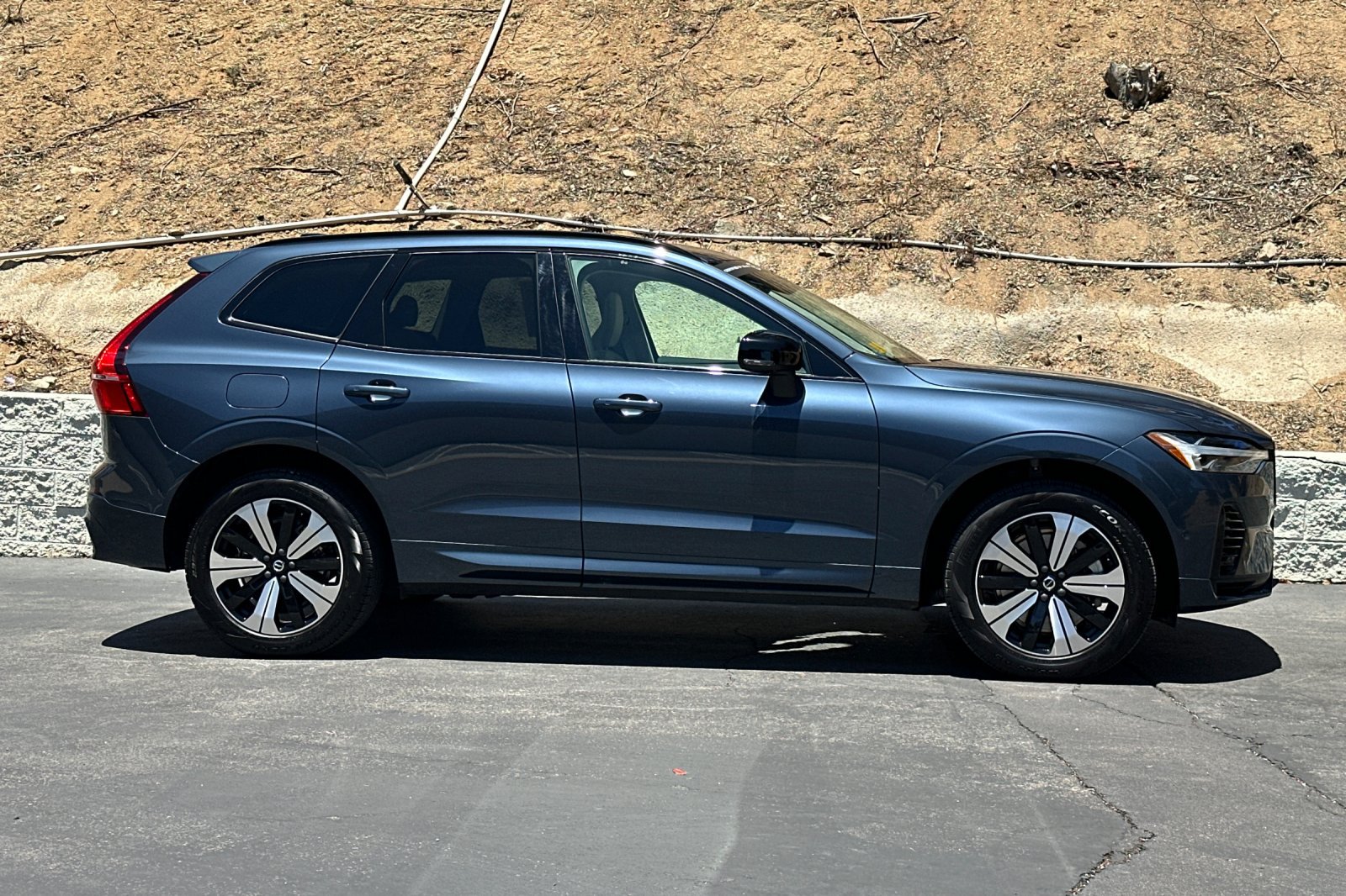 Certified 2024 Volvo XC60 T8 Plus w/ Protection Package Premier AWD/4WD image 3