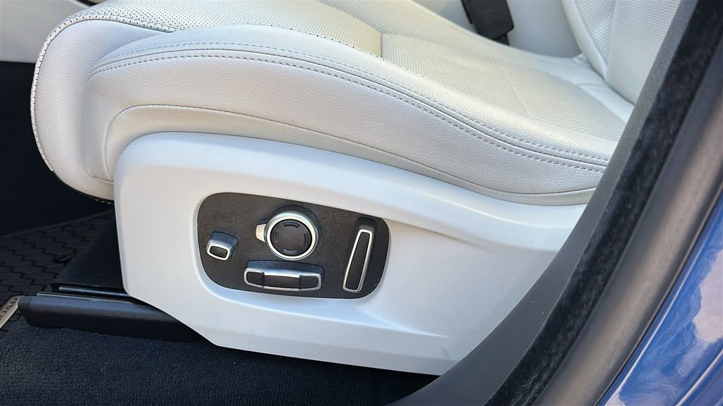 Certified 2022 Jaguar F-PACE S image 10