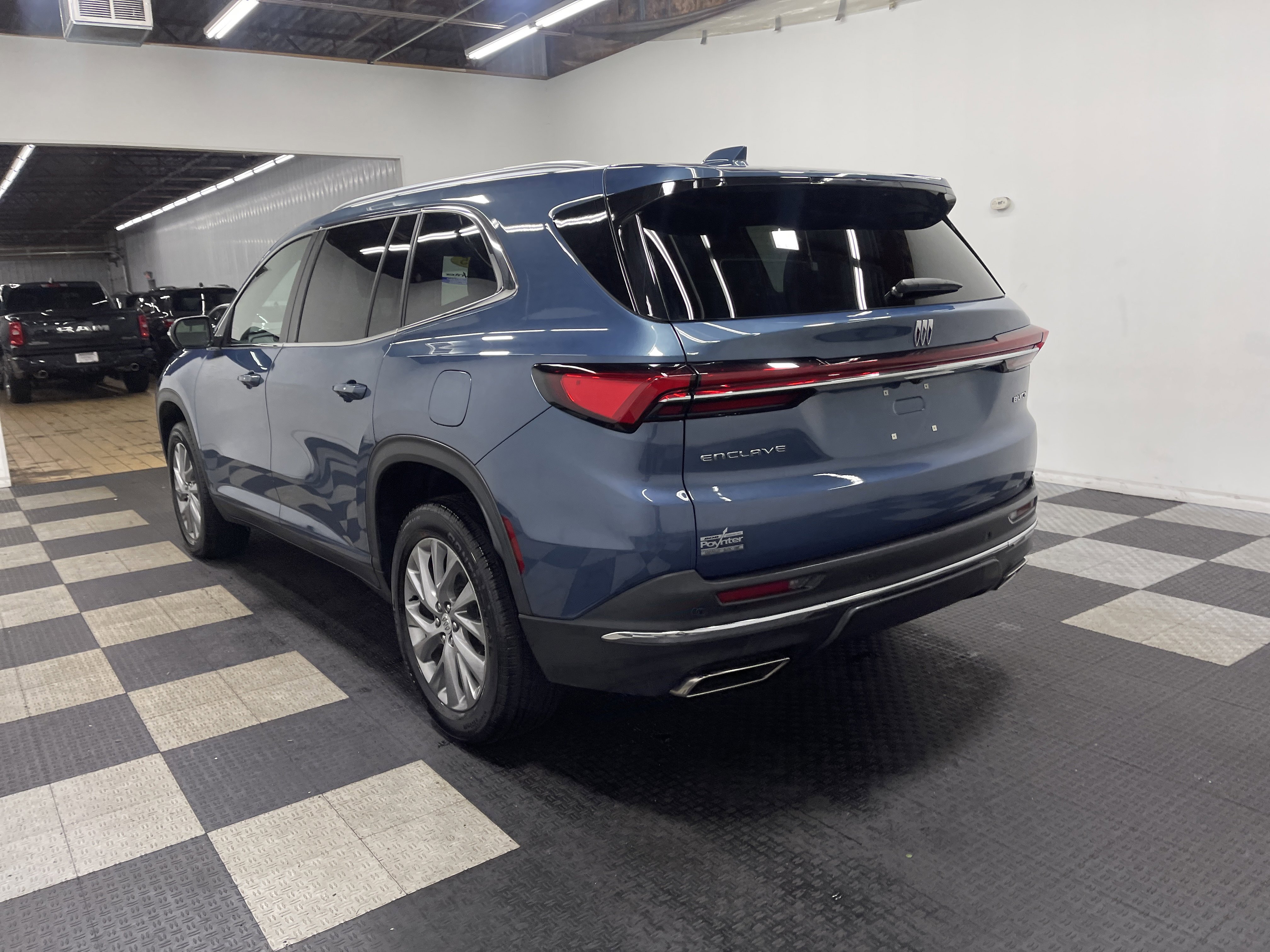 Used 2025 Buick Enclave Preferred image 2