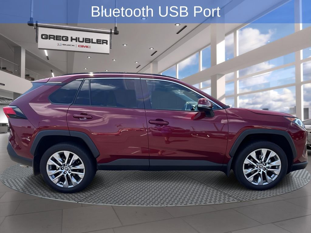 Used 2021 Toyota RAV4 XLE Premium image 4