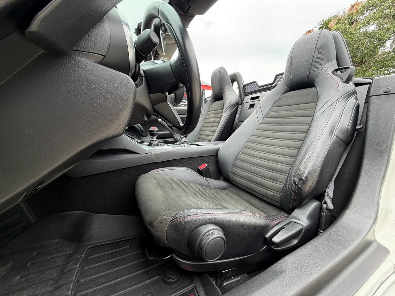 Used 2017 FIAT 124 Spider Abarth RWD image 7