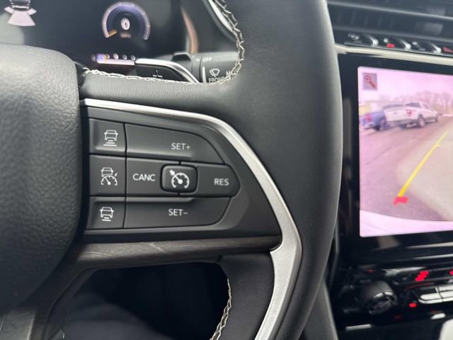 Used 2023 Jeep Grand Cherokee Limited w/ Black Appearance Package image 32