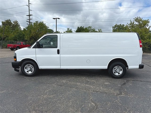 Used 2019 Chevrolet Express 3500 Extended w/ Driver Convenience Package image 2