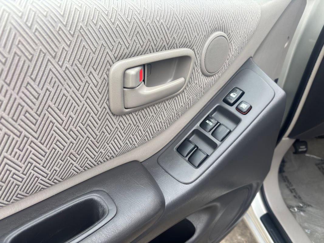 Used 2003 Toyota Highlander Limited image 14