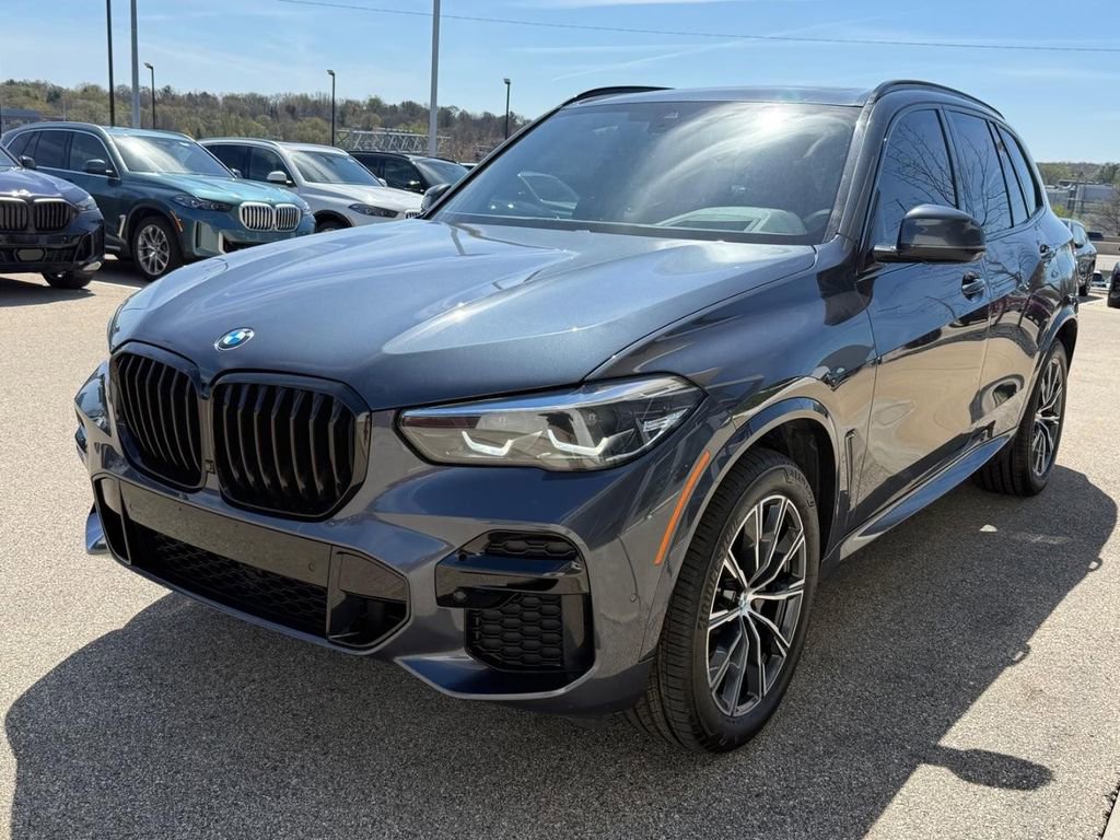 Used 2022 BMW X5 xDrive40i w/ M Sport Package AWD/4WD image 8