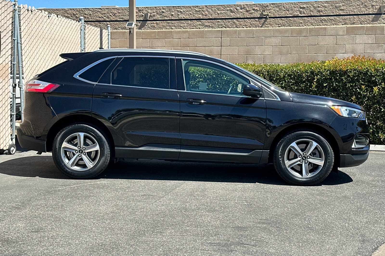 Used 2024 Ford Edge SEL w/ Convenience Package AWD/4WD image 3