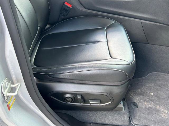 Certified 2024 Jeep Grand Cherokee Limited w/ Black Appearance Package image 37