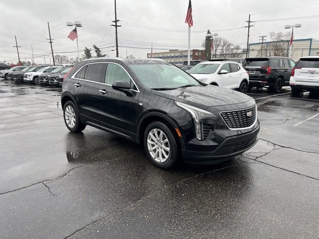 Used 2019 Cadillac XT4 Luxury w/ Cold Weather Package image 3