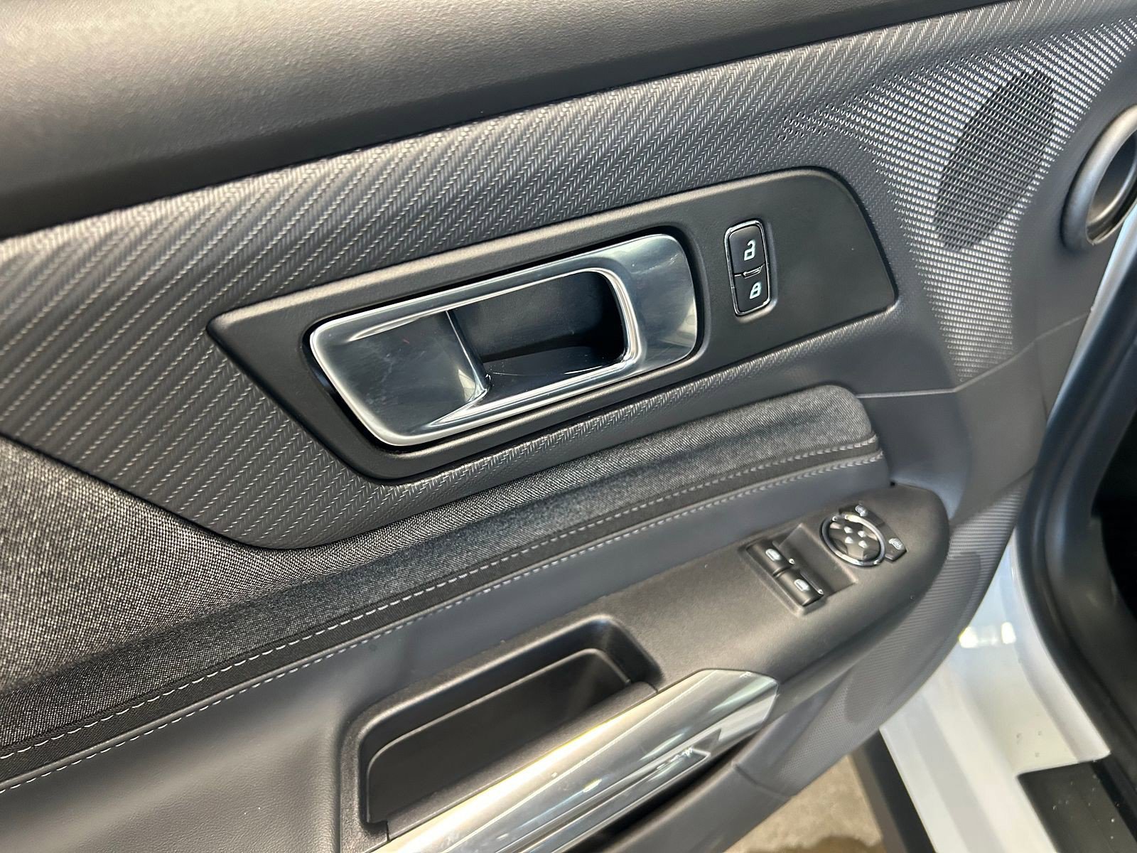 Used 2025 Ford Mustang Coupe image 9