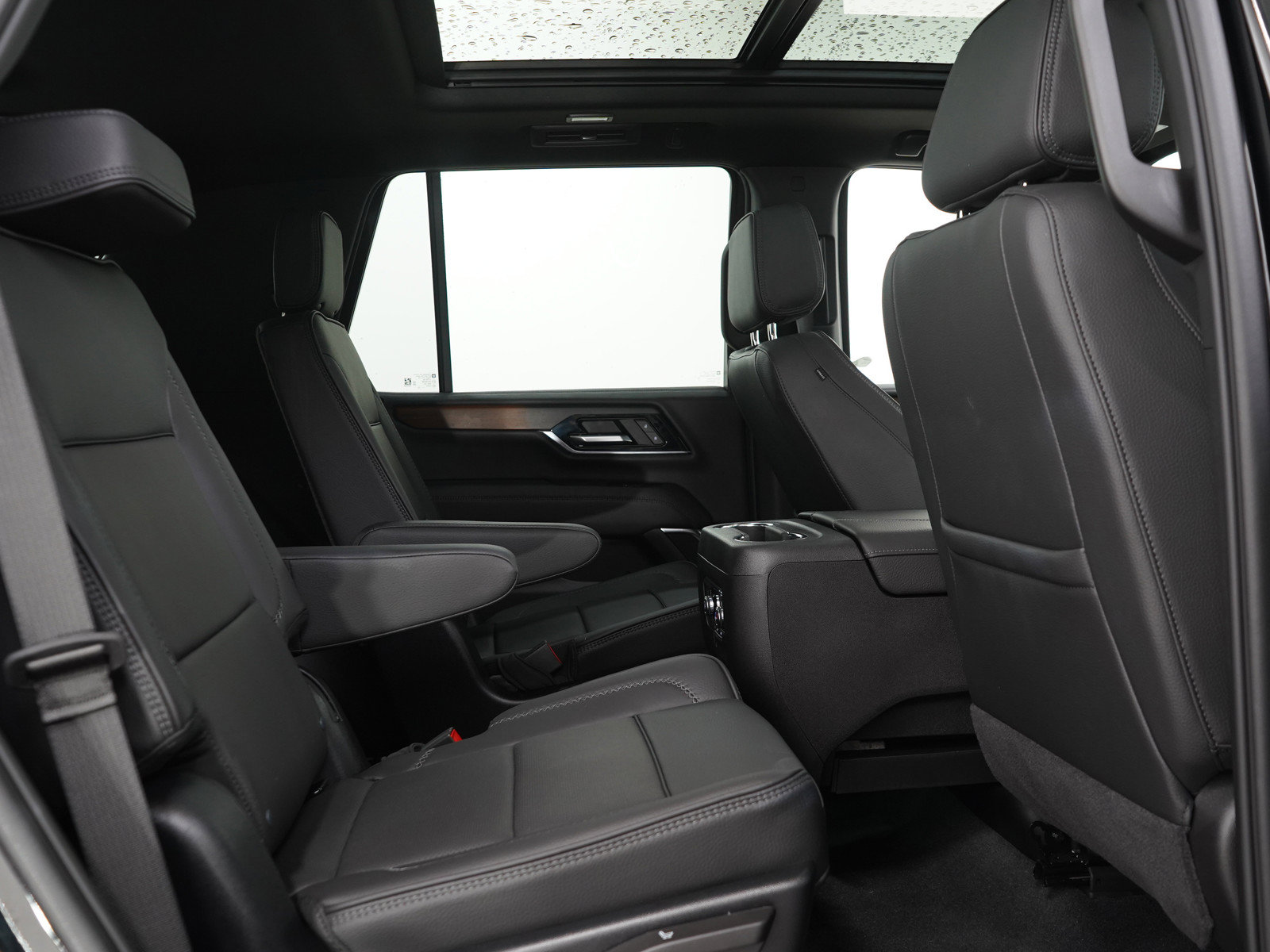 Used 2025 GMC Yukon Denali w/ Sun & Power Step Package AWD/4WD image 12