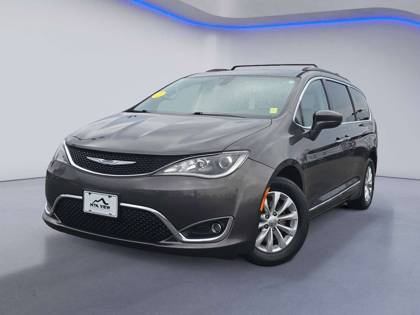 Used 2017 Chrysler Pacifica Touring-L image 2