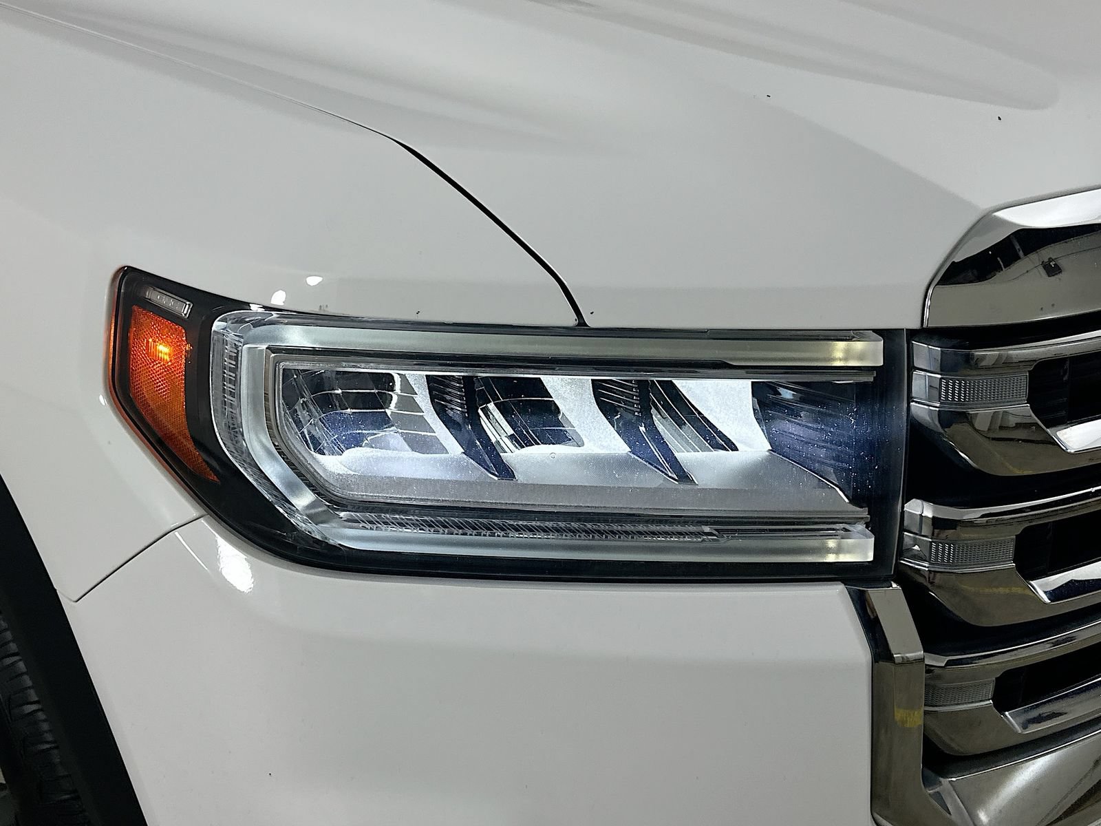 Used 2021 GMC Acadia SLE w/ Driver Convenience Package FWD image 9