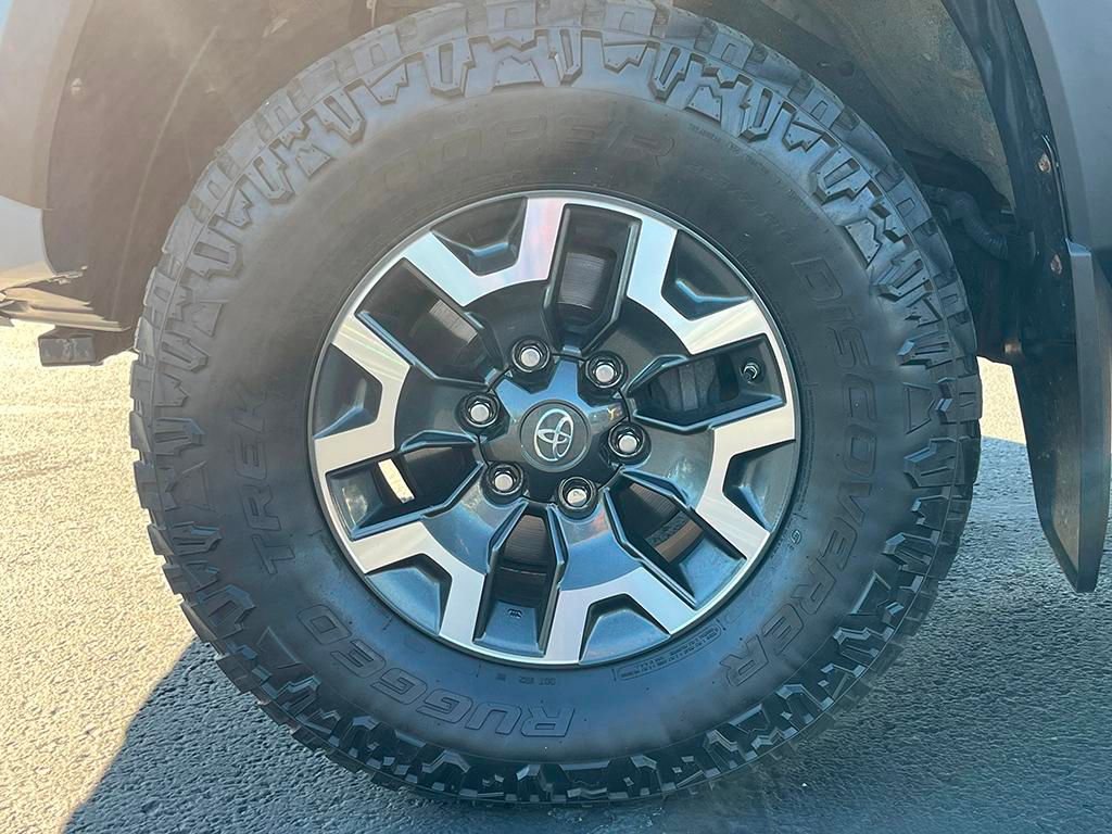 Used 2020 Toyota Tacoma TRD Off-Road image 34
