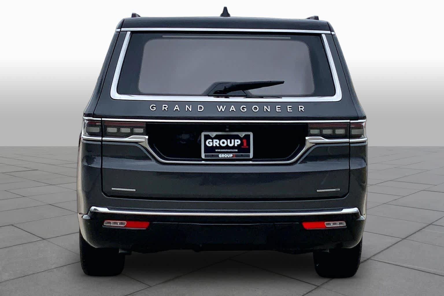 Used 2022 Jeep Grand Wagoneer Series III AWD/4WD image 5