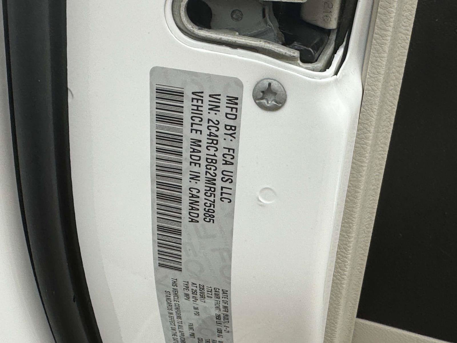 Used 2021 Chrysler Pacifica Touring-L FWD image 32