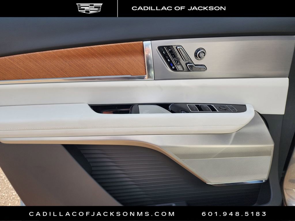 New 2026 Cadillac Vistiq Sport image 12