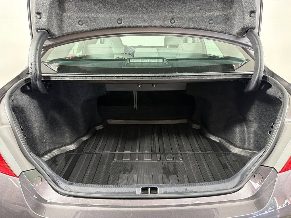 Used 2017 Toyota Camry LE image 18
