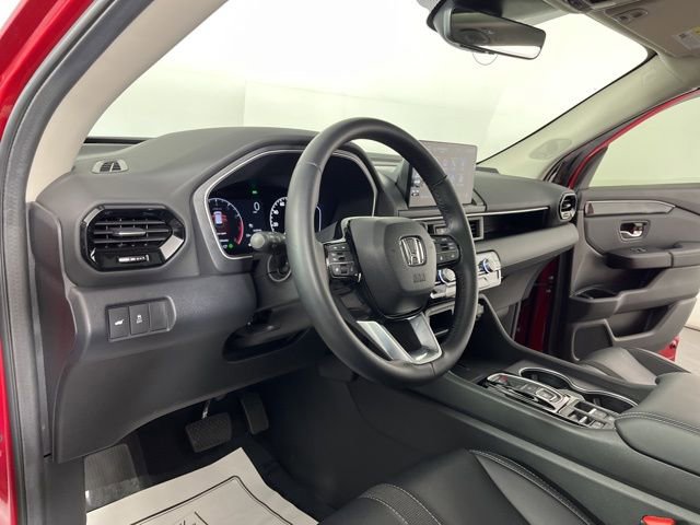 Used 2025 Honda Pilot Touring image 16
