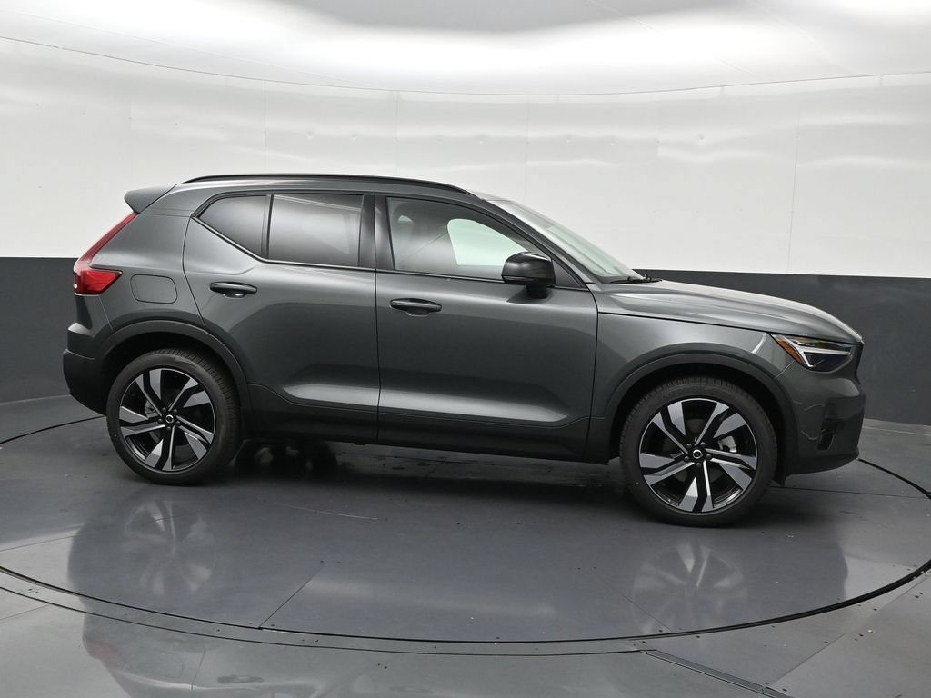 New 2026 Volvo XC40 B5 Plus w/ Climate Package AWD/4WD image 6