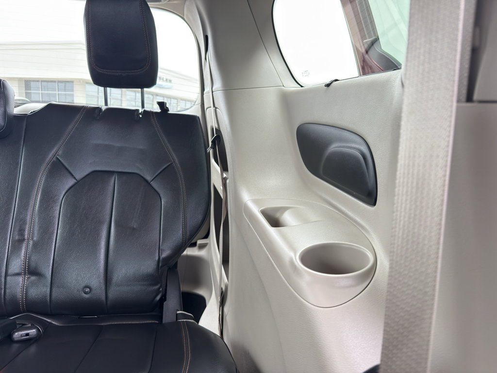 Used 2017 Chrysler Pacifica Touring-L image 33